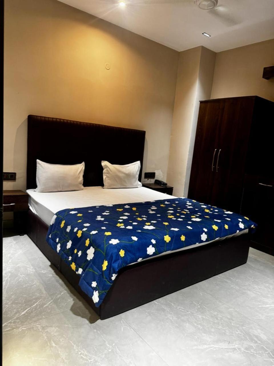 The Pearl Hotel Sirsa Exterior foto