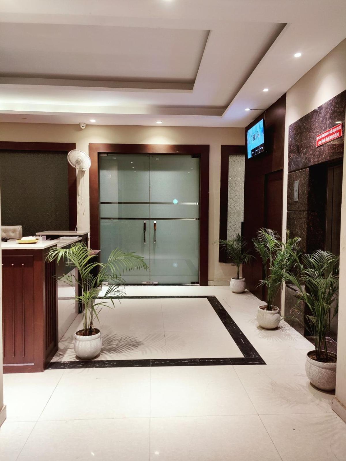 The Pearl Hotel Sirsa Exterior foto